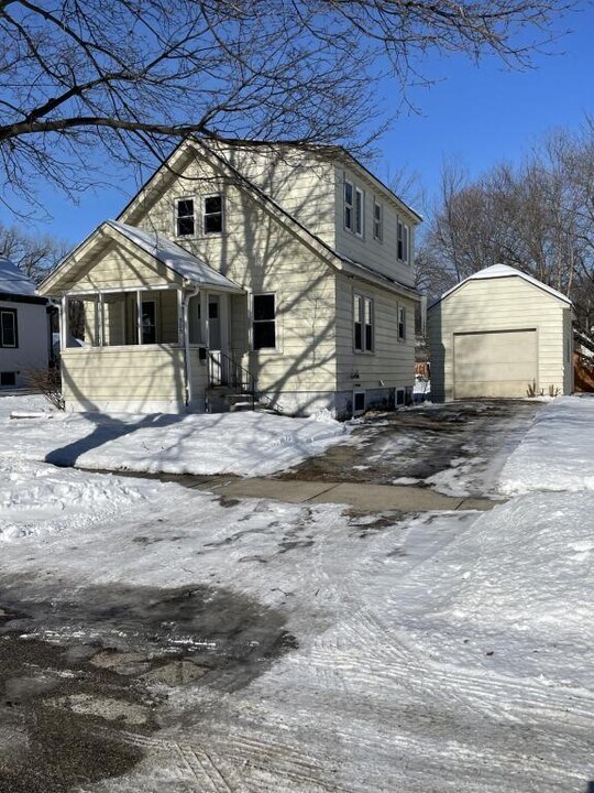 303 11th St NW in Rochester, MN - Building Photo