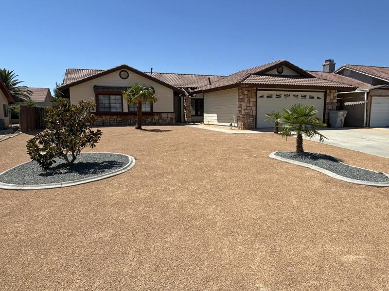 13635 Elm St in Hesperia, CA - Building Photo