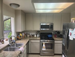 830 Stern Ln in Oxnard, CA - Building Photo - Building Photo