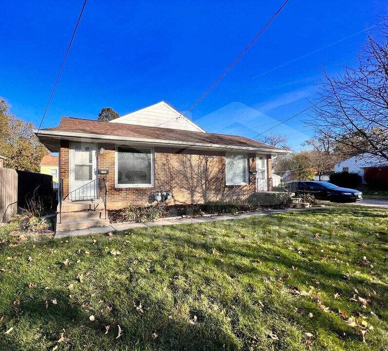 2103 52nd St in Des Moines, IA - Building Photo