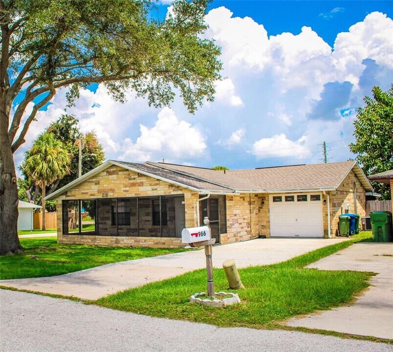 968 Sunshine Way SW in Winter Haven, FL - Building Photo