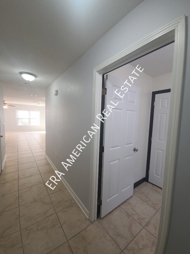 291 Dahlquist Dr in Crestview, FL - Foto de edificio - Building Photo
