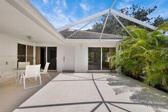 2904 Pin Oak Ct in Palm Beach Gardens, FL - Building Photo - Building Photo