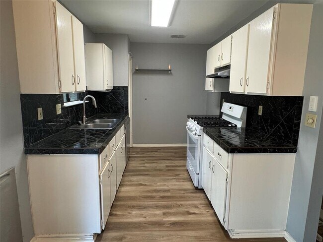 11909 Shropshire Blvd in Austin, TX - Building Photo - Building Photo