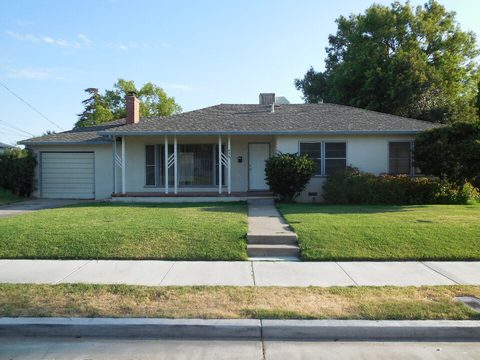 456 Drakeley Ave in Atwater, CA - Foto de edificio