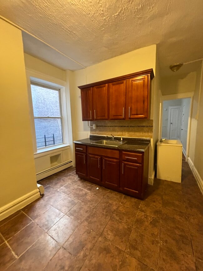 369 Park Ave, Unit 3