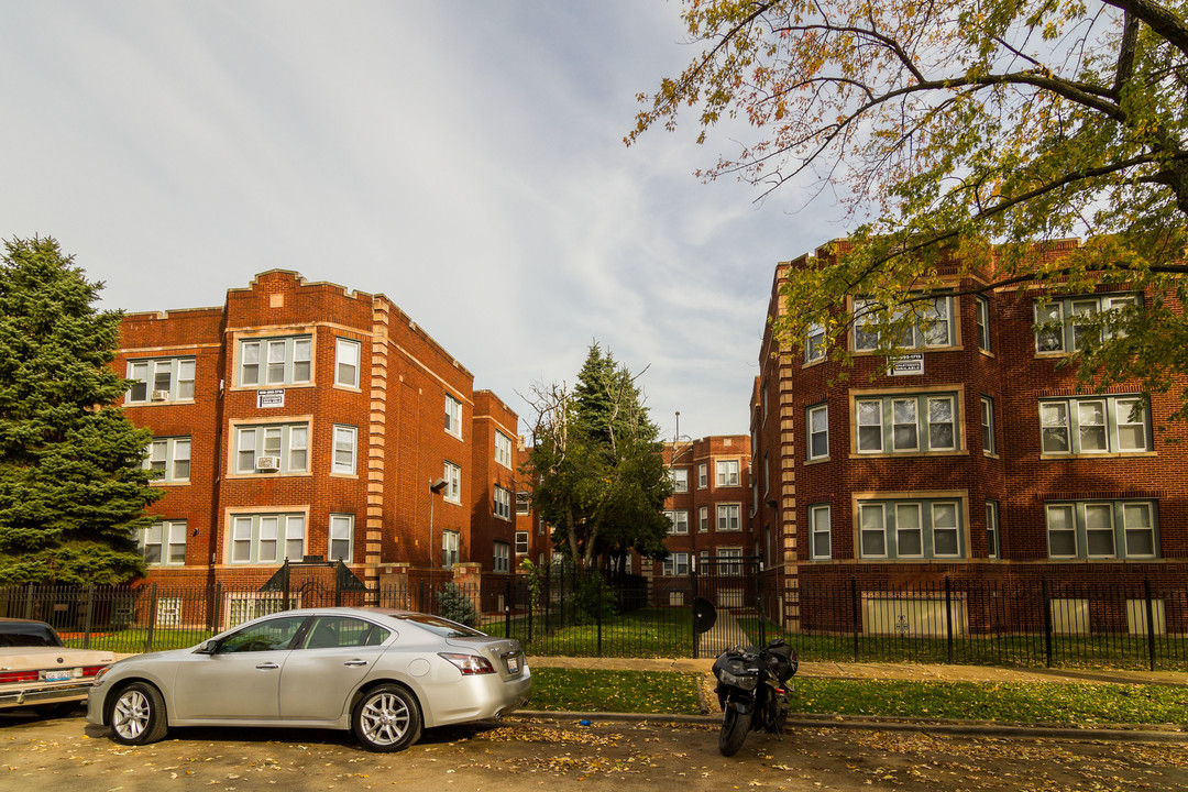 1126-1134 N Lawler Ave in Chicago, IL - Foto de edificio