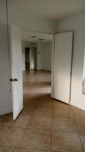 2115 NE 37th St, Unit 4 in Fort Lauderdale, FL - Foto de edificio - Building Photo