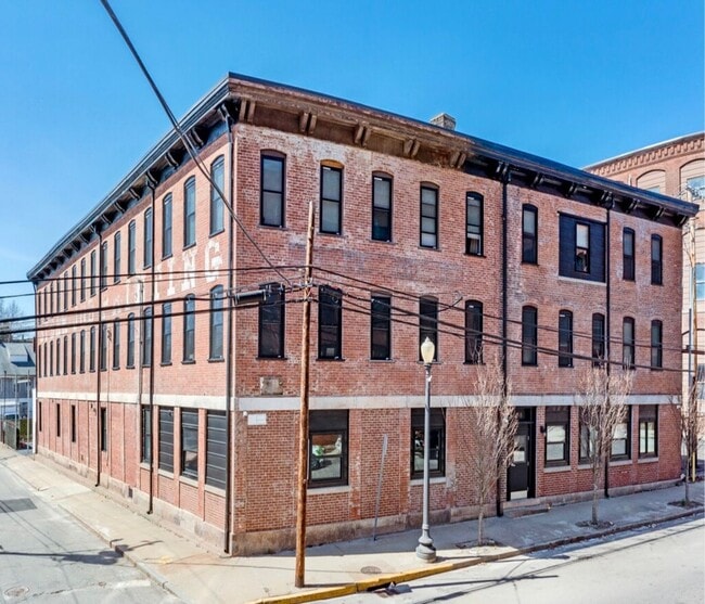 548 Roosevelt Ave