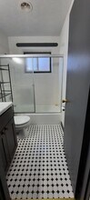 440 W Main St, Unit 4 in Decatur, IL - Foto de edificio - Building Photo