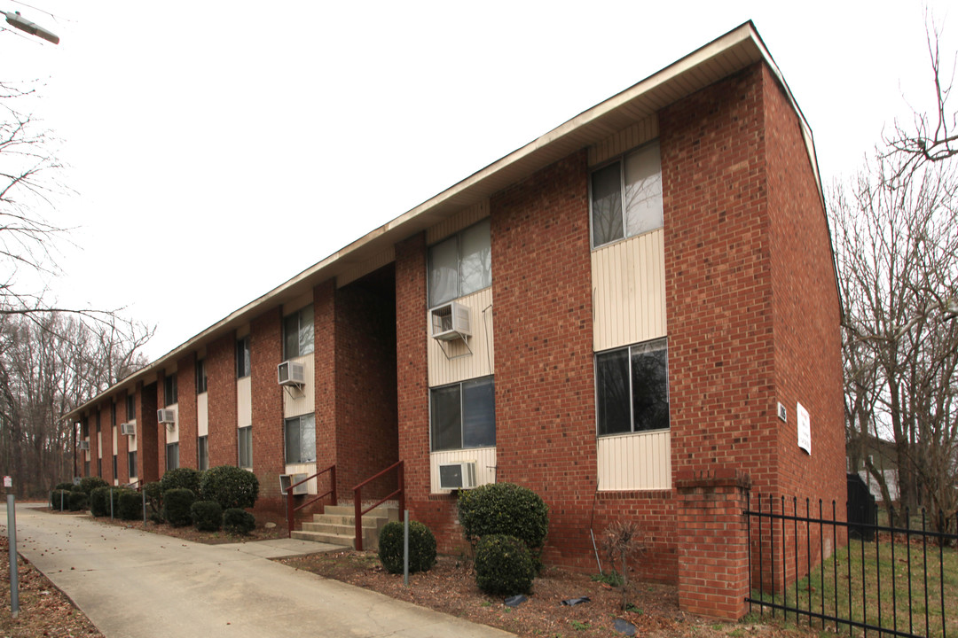 Alamance Church Apartments in Greensboro, NC - Building Photo