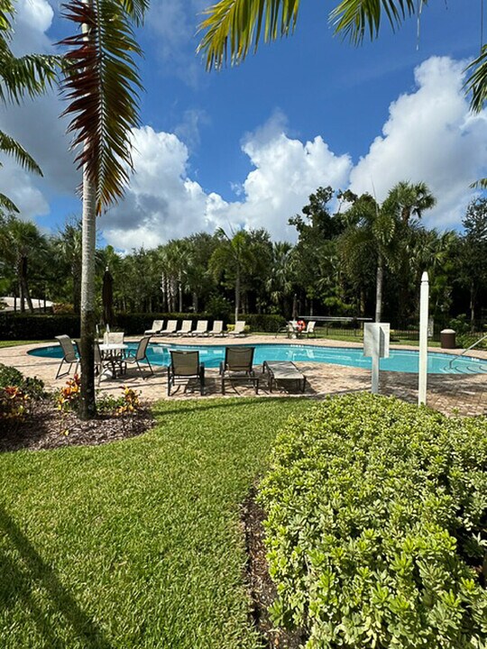 12841 Trevi Isle in Palm Beach Gardens, FL - Foto de edificio