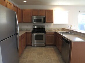 7629 Autumn Knoll Dr in Colorado Springs, CO - Foto de edificio - Building Photo
