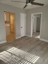 4422.5-44245 Stanford Ave in Los Angeles, CA - Building Photo