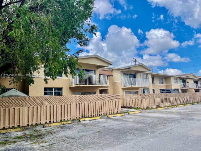 4470 NW 79th Ave in Doral, FL - Building Photo - Building Photo