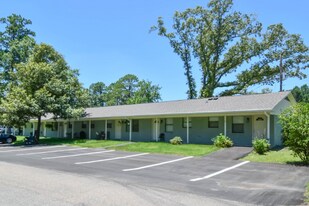 411 Braxton Ave, Unit 8 in Wiggins, MS - Building Photo