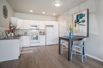 West Park Apartments in Tulsa, OK - Foto de edificio - Building Photo