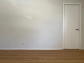 7127 Whitaker Ave in Los Angeles, CA - Building Photo - Building Photo