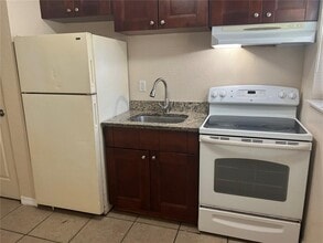 1799 Russell St S-Unit -2 in St. Petersburg, FL - Building Photo - Building Photo