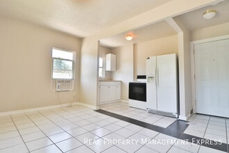 Great Upper level 1 Bedroom Apartment in Sioux Falls, SD - Building Photo - Building Photo