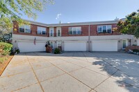 359 Town Pl Cir in Buffalo Grove, IL - Foto de edificio - Building Photo