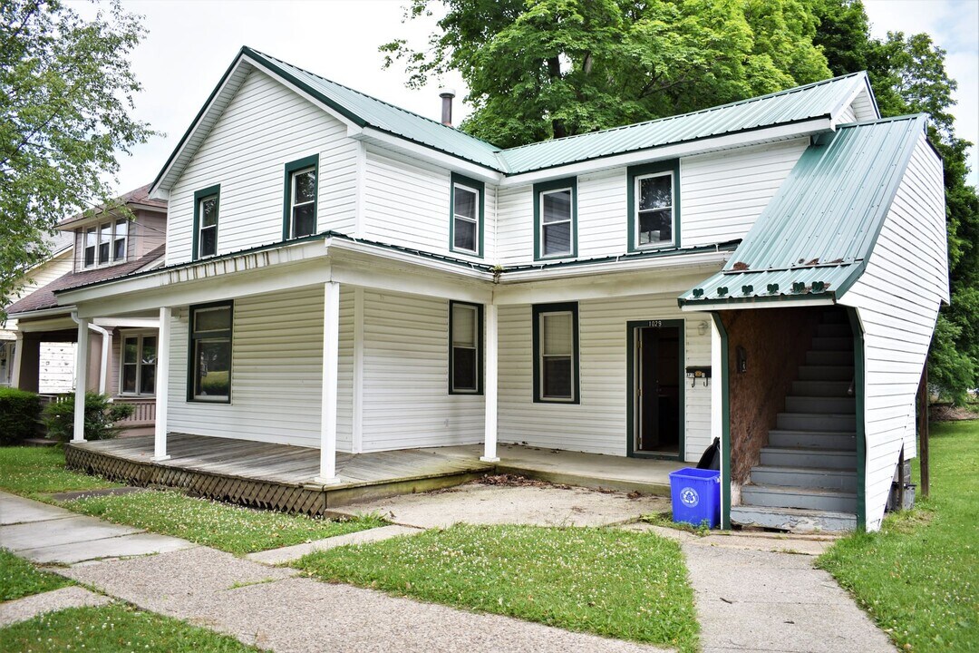 1029 School St in Indiana, PA - Building Photo