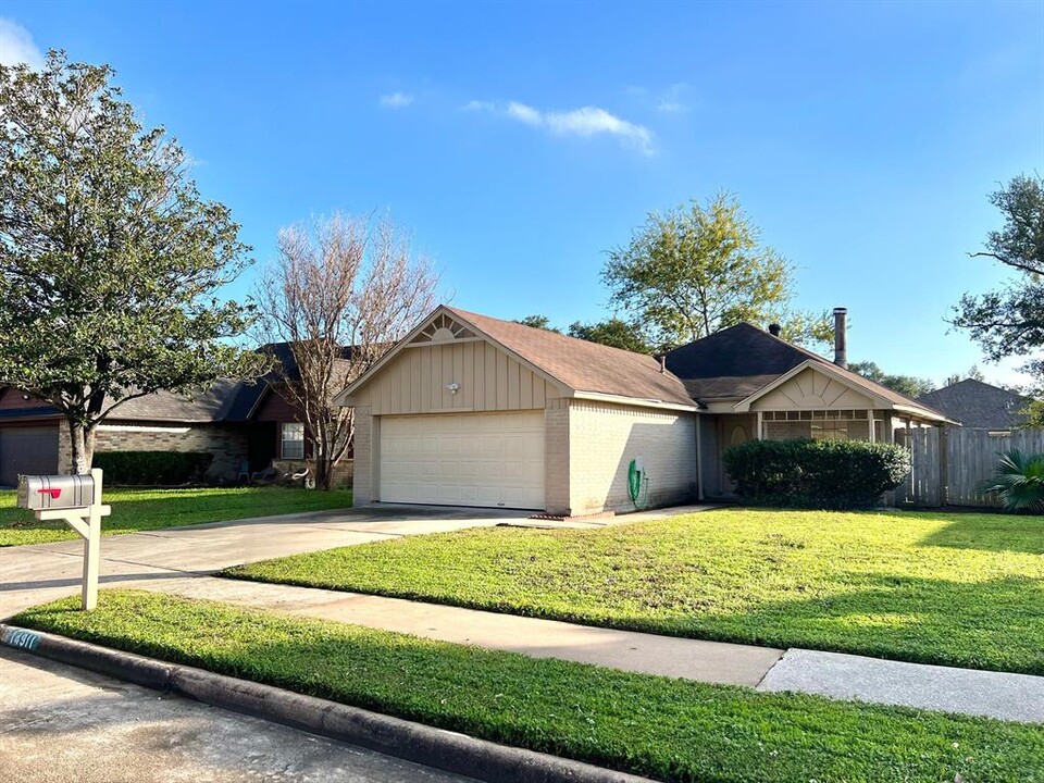 14911 Windlea Ln in Houston, TX - Building Photo