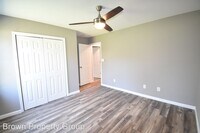 867 Fredonia Dr photo'