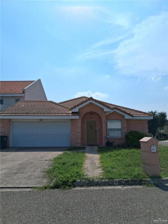 800 Colorado Ct in Mission, TX - Building Photo