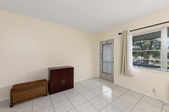 46 Waltham B in West Palm Beach, FL - Building Photo - Building Photo