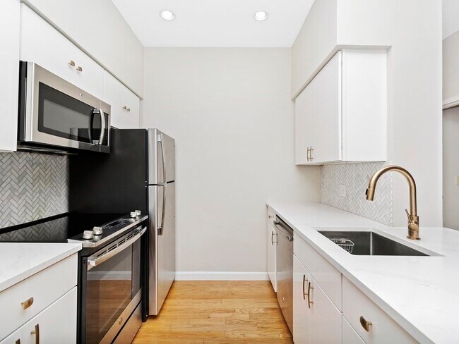 106 13th St-Unit -227 in Boston, MA - Building Photo - Building Photo