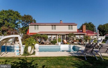 24 Rose Apple Rd in Levittown, PA - Building Photo - Building Photo