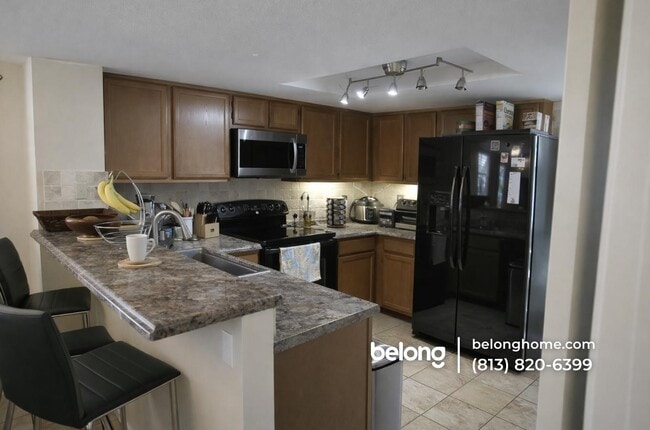 7618 Colonial Ct in Tampa, FL - Building Photo - Building Photo