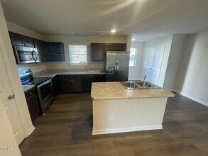 1097 Peony Ln in Youngsville, NC - Foto de edificio - Building Photo