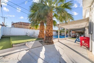 2419 E Vegas Valley Dr in Las Vegas, NV - Building Photo - Building Photo