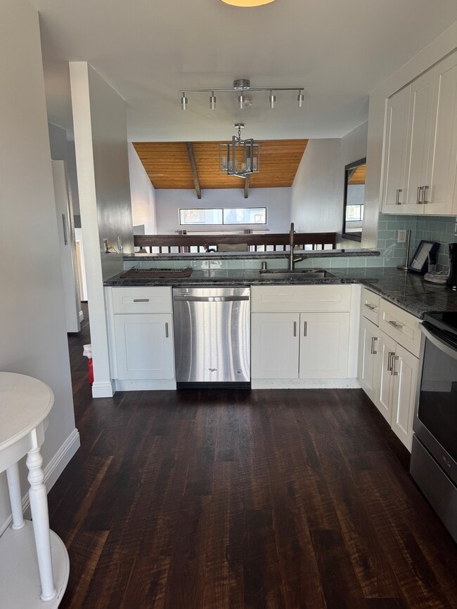 property at 3412 Via Alicante