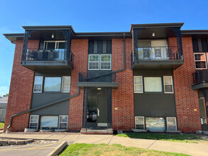 Rue Charles Apartments in Omaha, NE - Building Photo - Building Photo