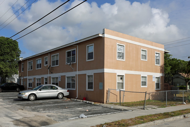 612 8th St in West Palm Beach, FL - Foto de edificio - Building Photo