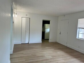 241 SE 9th Ave in Pompano Beach, FL - Building Photo - Building Photo