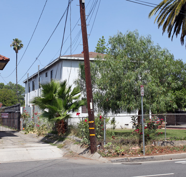 7537 Haskell Ave in Van Nuys, CA - Building Photo