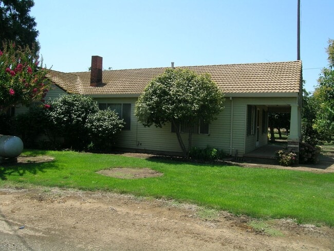 16970 E Milton Rd in Linden, CA - Building Photo - Building Photo