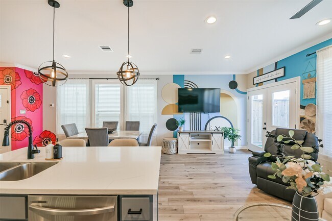 property at 1010 Melneeka Ln
