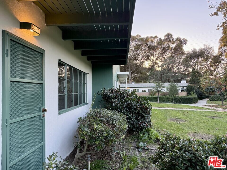 5560 Village Green in Los Angeles, CA - Building Photo