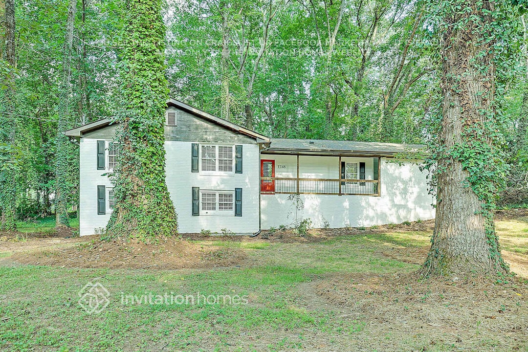 1748 Pamela Cir SW in Marietta, GA - Building Photo