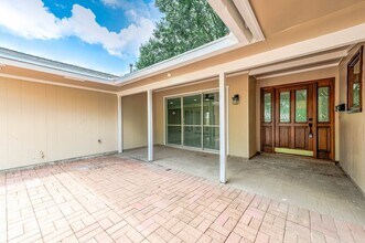 1610 Richvale Ln in Houston, TX - Foto de edificio - Building Photo