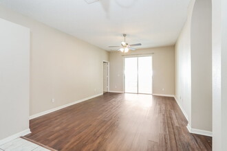 18003 Misty Blue Ln in Tampa, FL - Foto de edificio - Building Photo