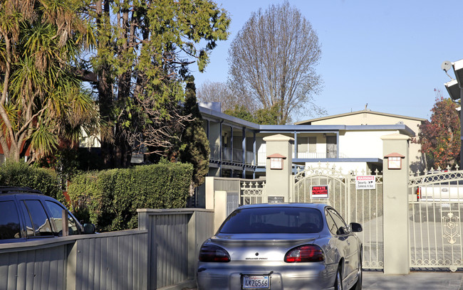 3809 Maybelle Avenue in Oakland, CA - Foto de edificio - Building Photo