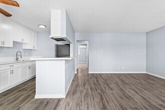 927 Daisy Ave, Unit 09 in Long Beach, CA - Building Photo - Building Photo