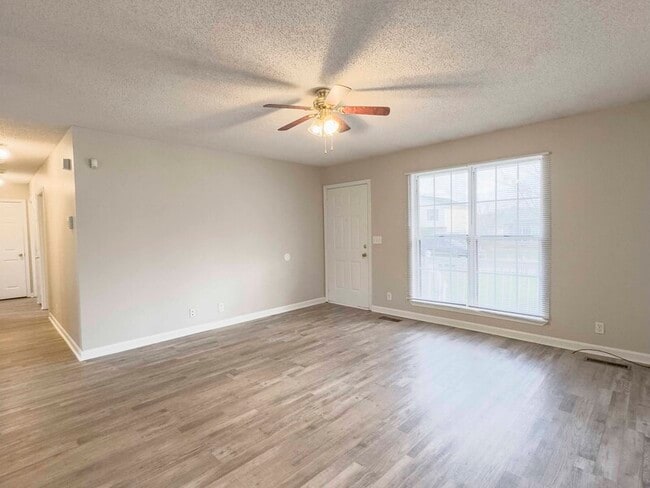 1012 Cooper Dr in Oak Grove, KY - Building Photo - Building Photo