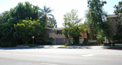 14332 Riverside Drive, in Sherman Oaks, CA - Building Photo - Building Photo